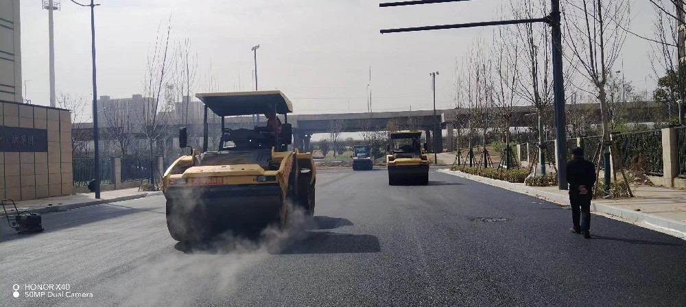 鄭州瀝青壓路機(jī)的用途