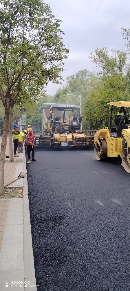 鄭州彩色瀝青混凝土路面主要性能特點