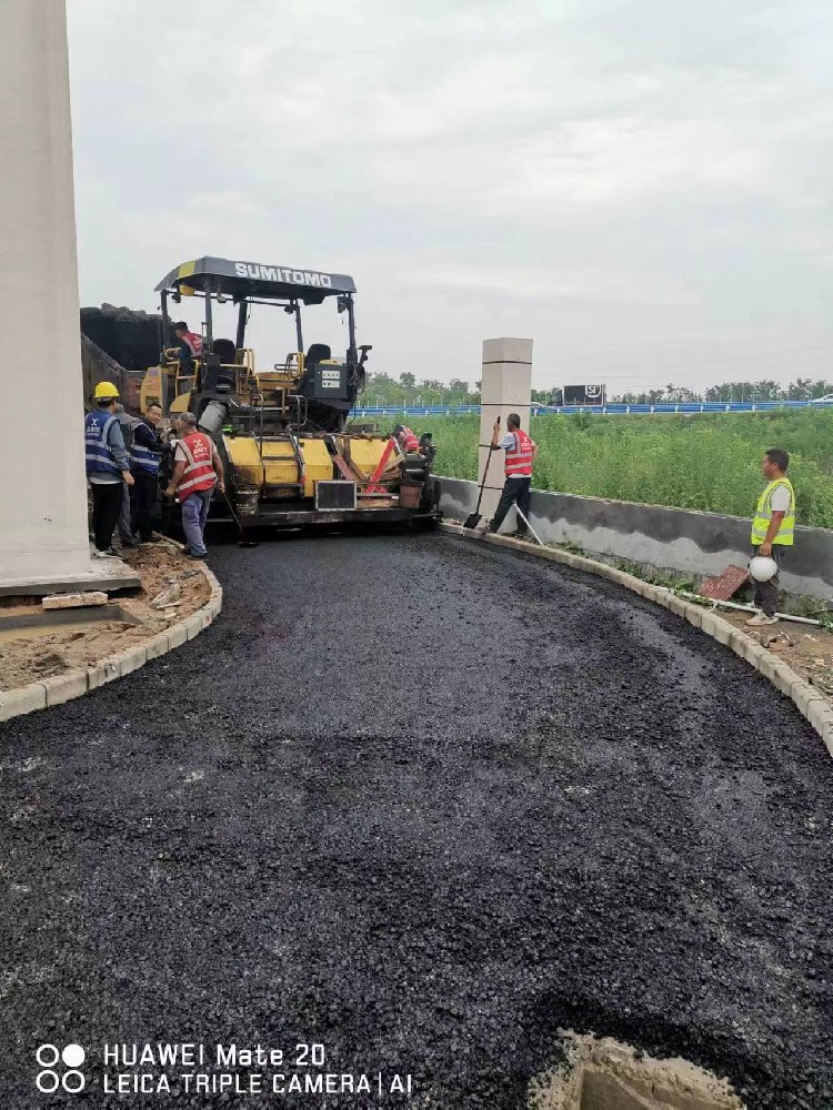 鄭州瀝青混凝土路面施工常見病害的成因