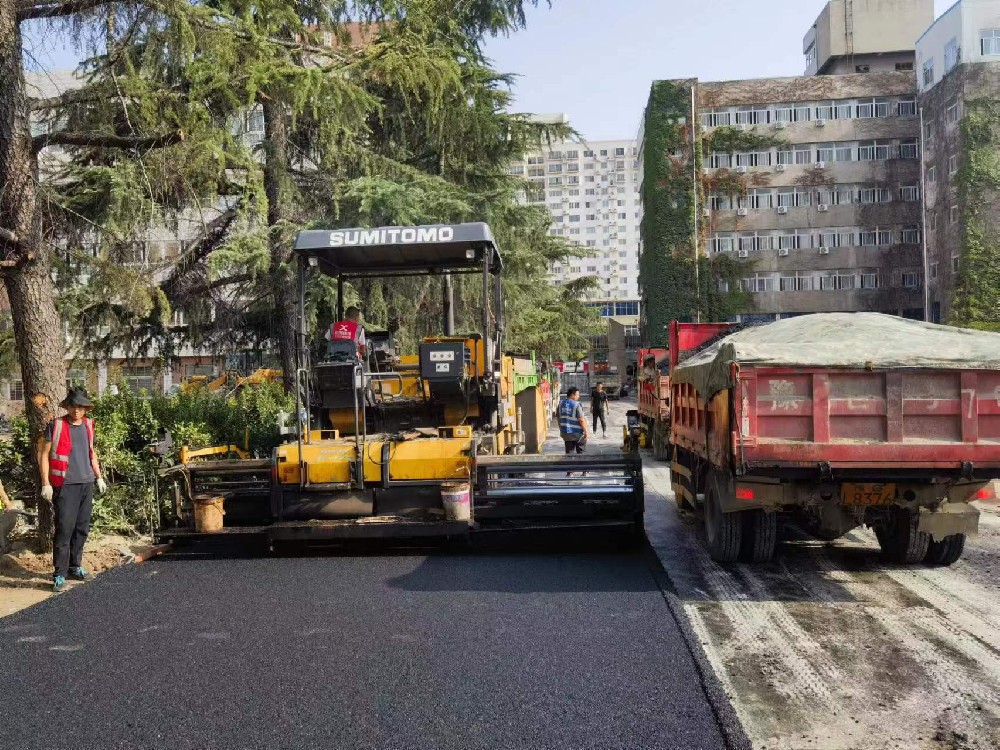 鄭州瀝青路面攤鋪施工過程